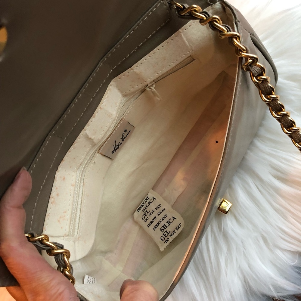 Kathie Lee Chain Cross Body Bag - Picture 8 of 8